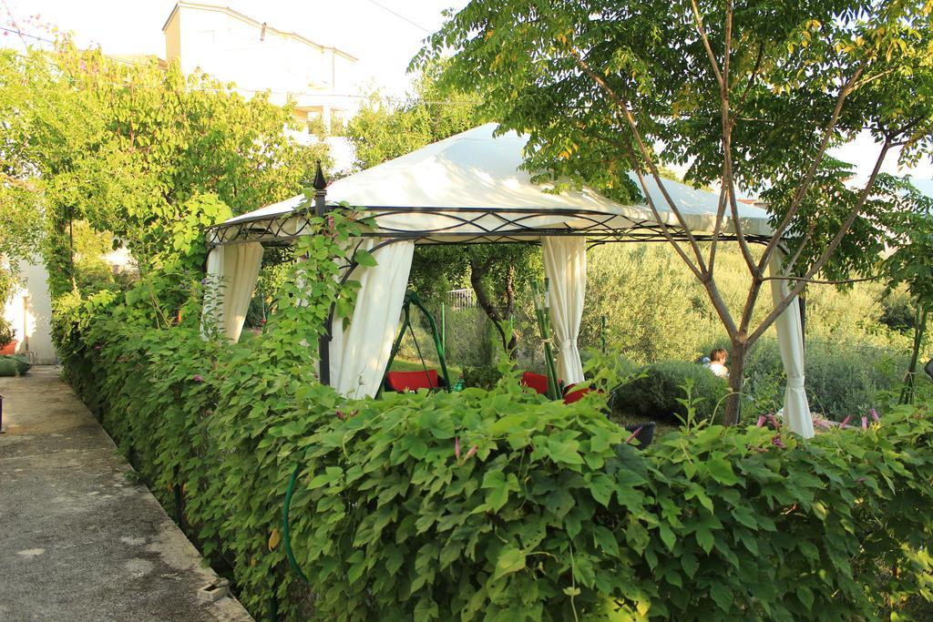 Apartments Petrada Omis Exterior photo