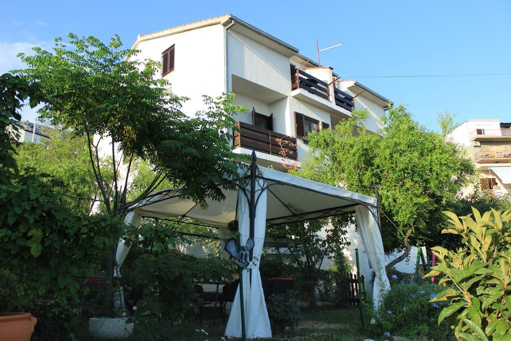 Apartments Petrada Omis Exterior photo