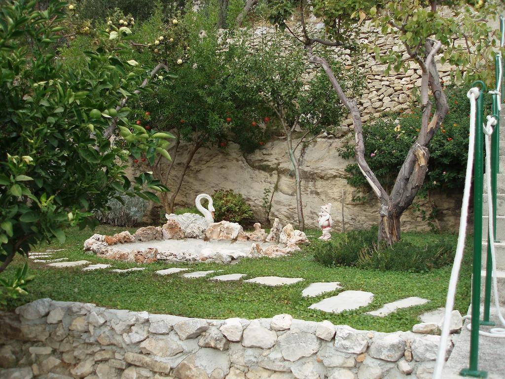 Apartments Petrada Omis Exterior photo