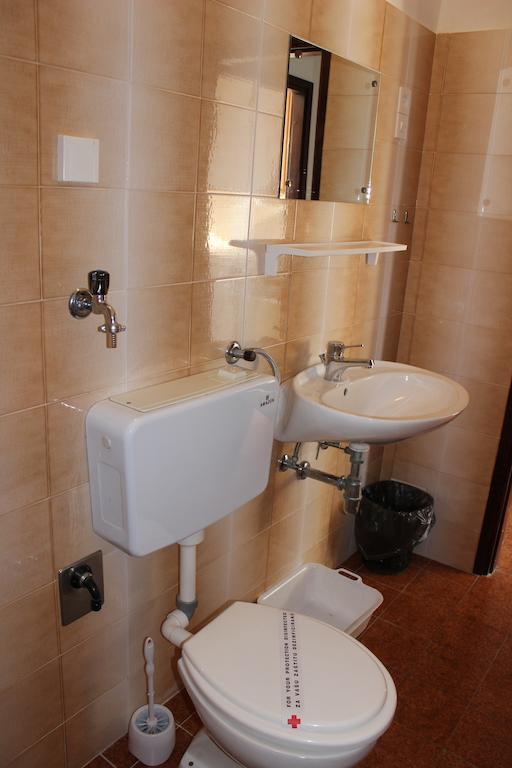 Apartments Petrada Omis Exterior photo